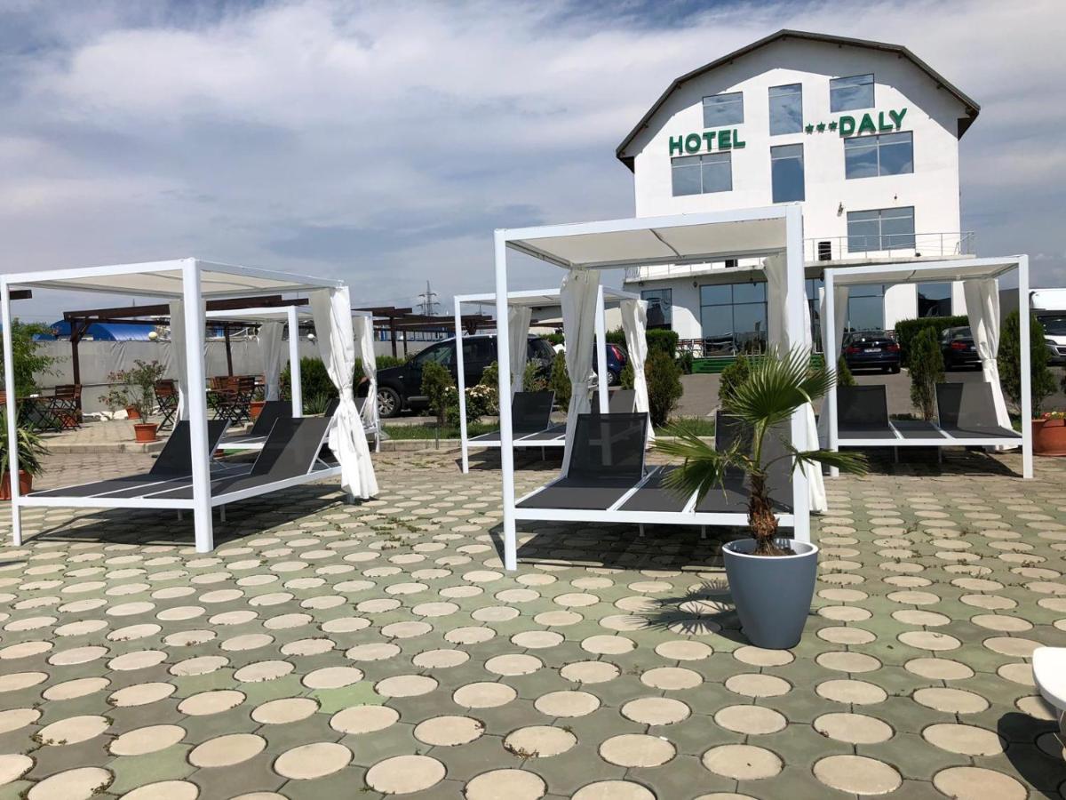 Hotel Daly Ploiesti Luaran gambar