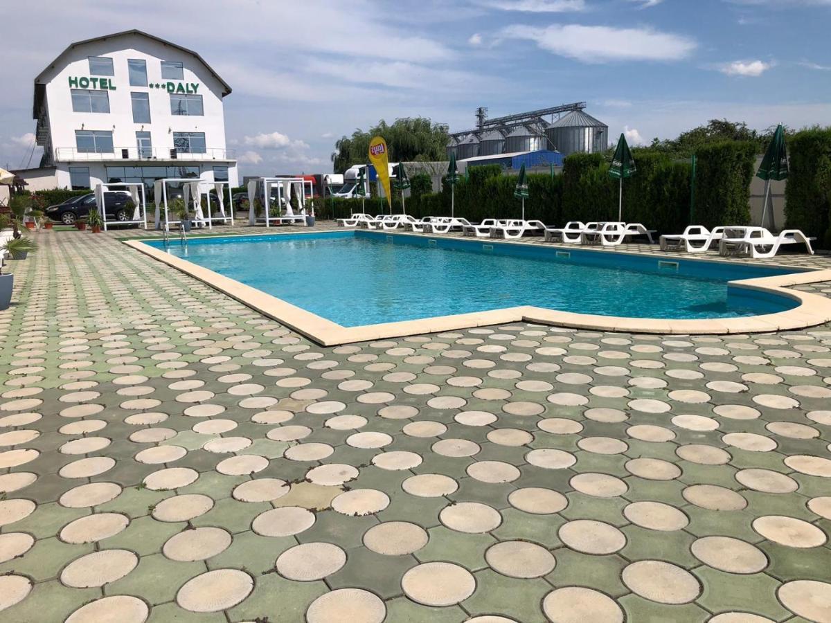 Hotel Daly Ploiesti Luaran gambar