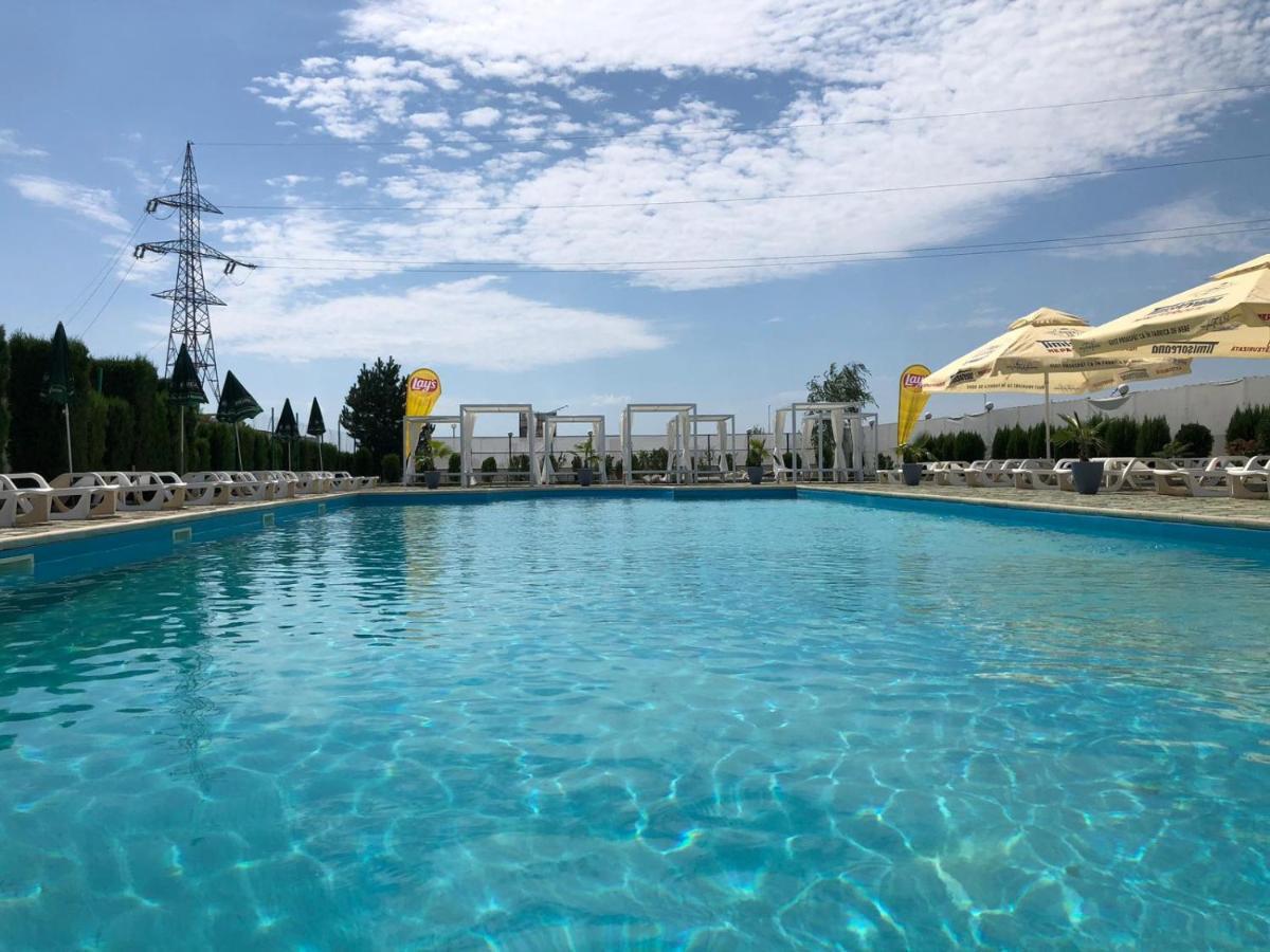 Hotel Daly Ploiesti Luaran gambar