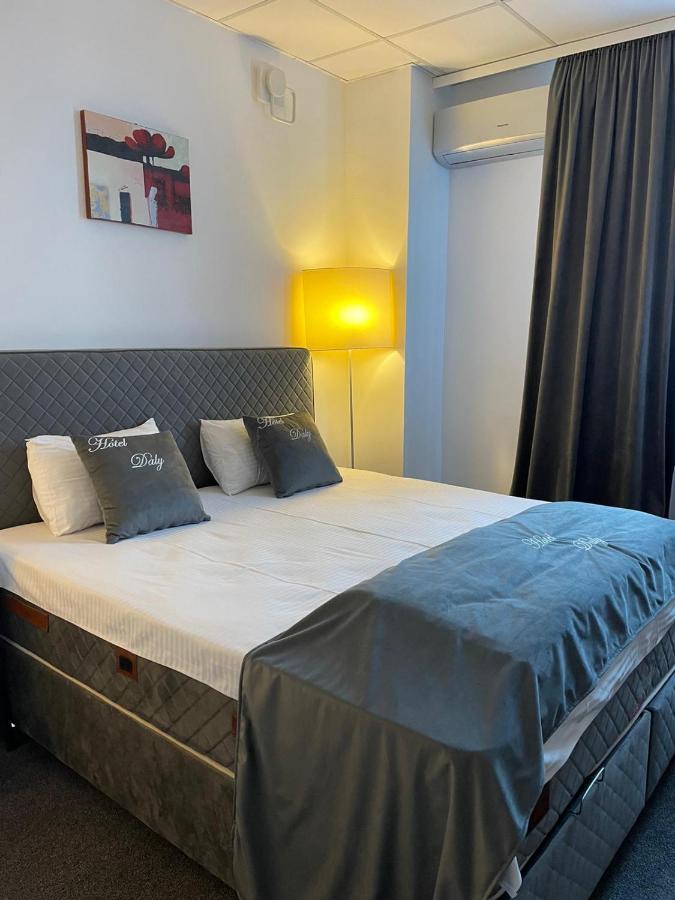 Hotel Daly Ploiesti Luaran gambar