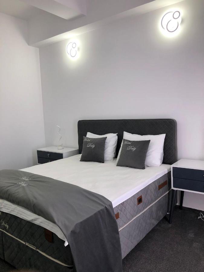 Hotel Daly Ploiesti Luaran gambar