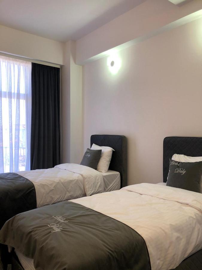 Hotel Daly Ploiesti Luaran gambar