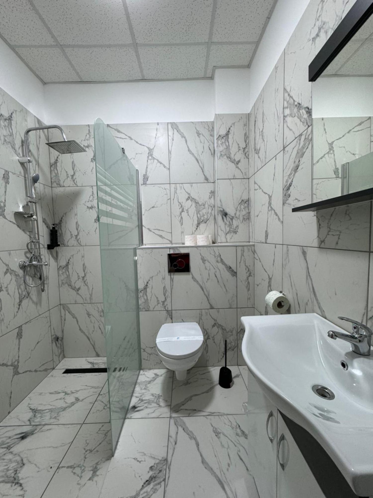 Hotel Daly Ploiesti Luaran gambar
