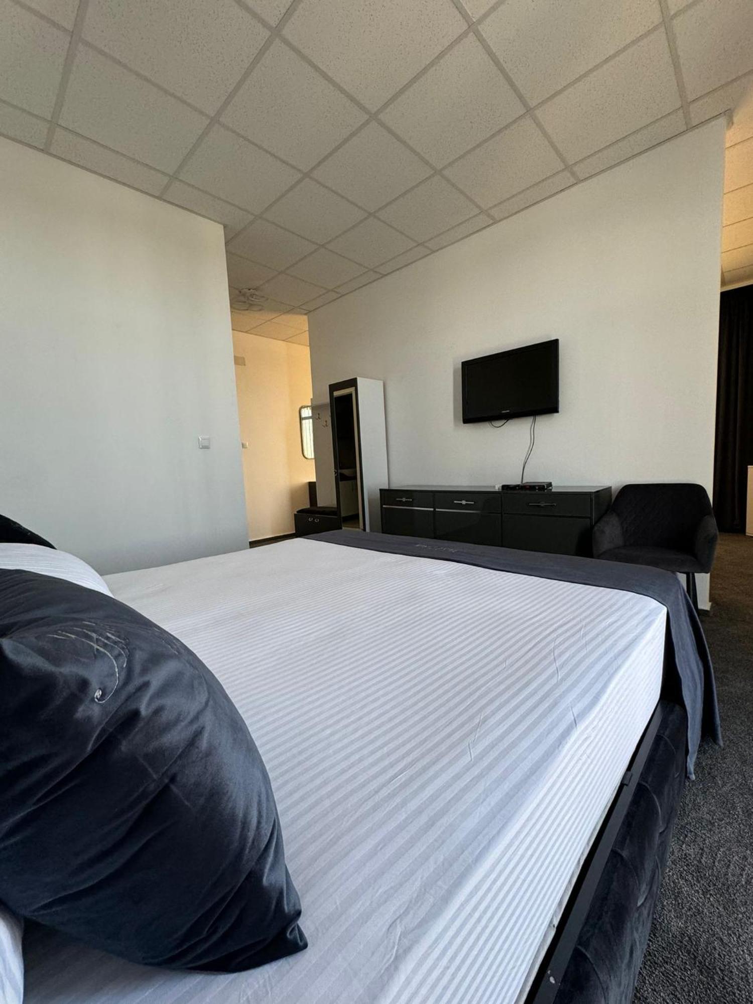 Hotel Daly Ploiesti Luaran gambar
