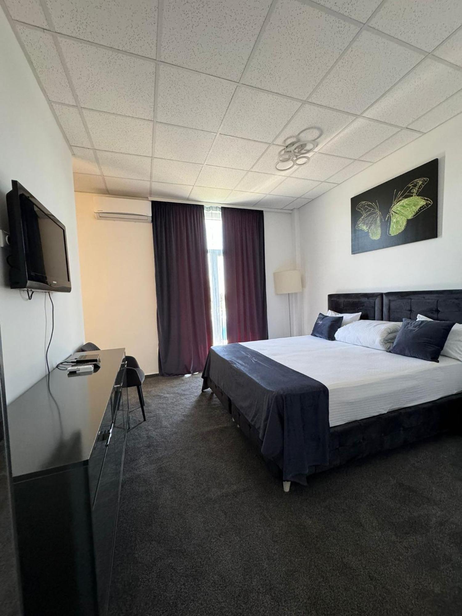 Hotel Daly Ploiesti Luaran gambar