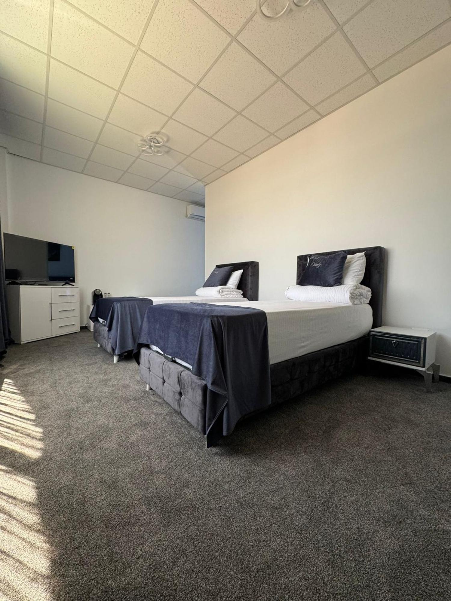 Hotel Daly Ploiesti Luaran gambar