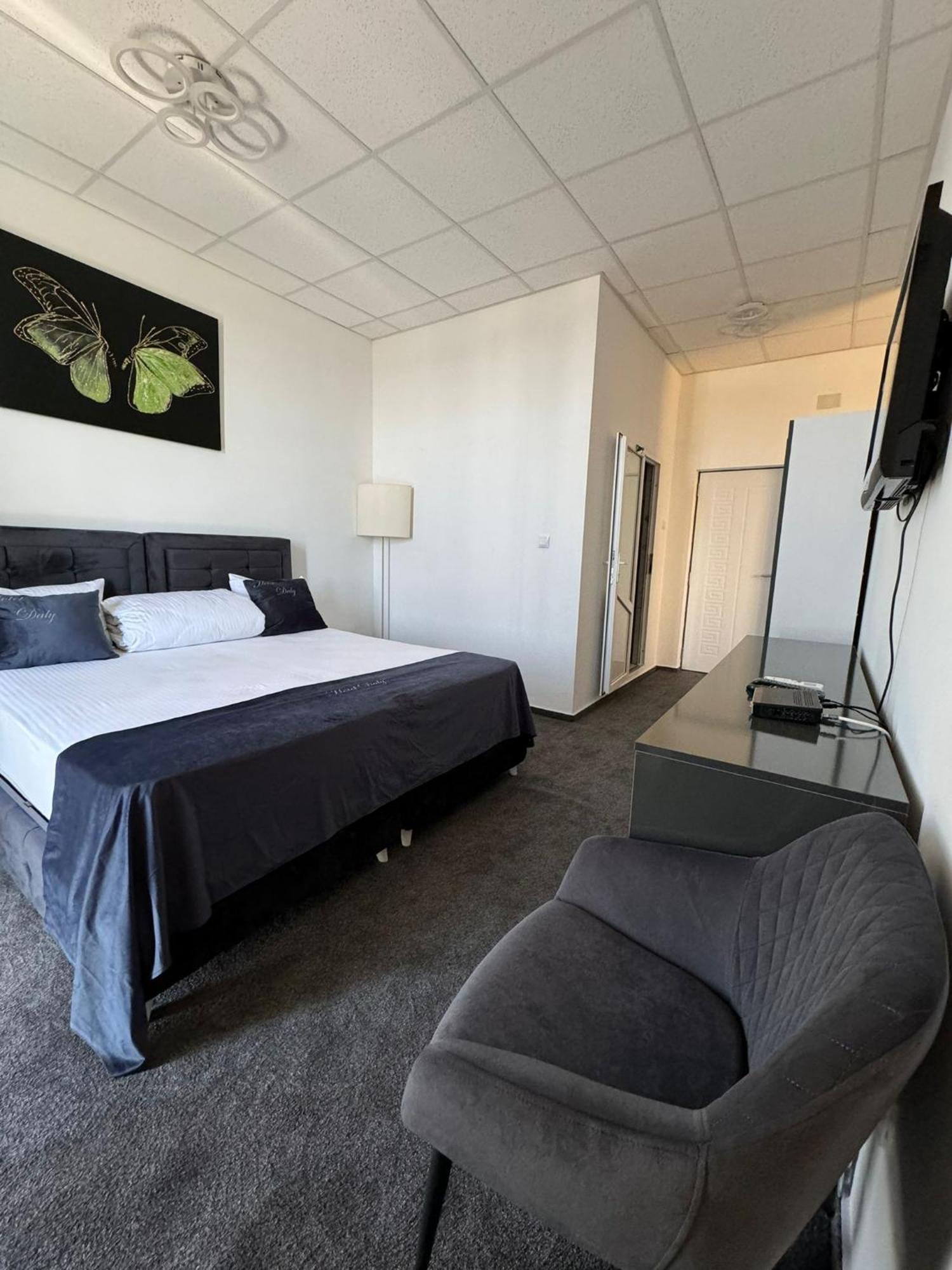 Hotel Daly Ploiesti Luaran gambar